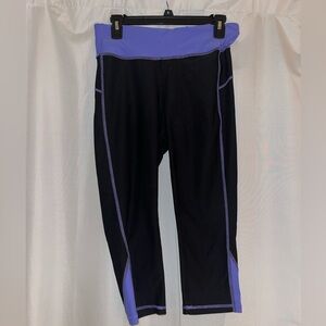 Xersion purple/black capri leggings size medium